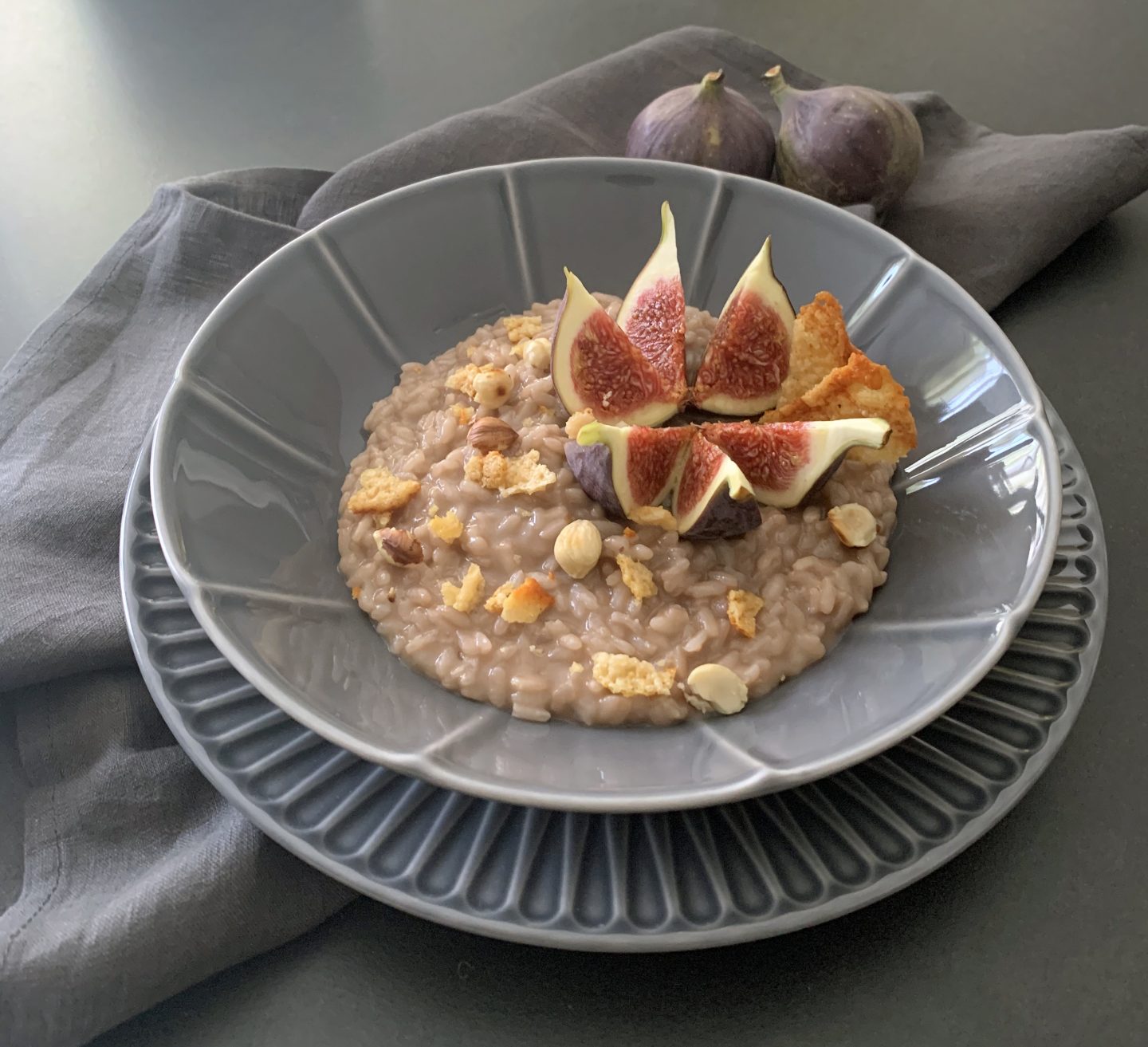 Risotto al Barbera e Fichi con Nocciole Tostate e Briciole di